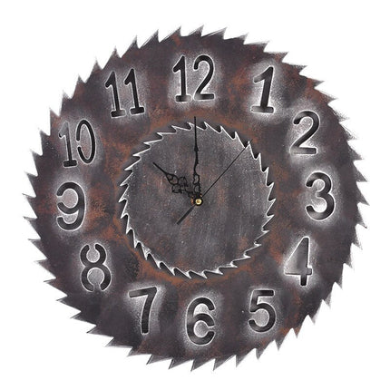 Unik väggklocka som ett sågblad