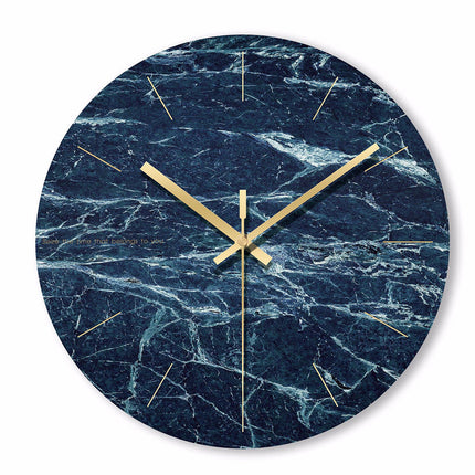 Väggklocka med marmorlook skandinavisk design