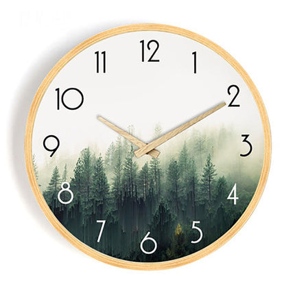 Rund Väggklocka i Ljust Trä