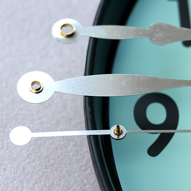 Rund väggklocka med giraff för barn