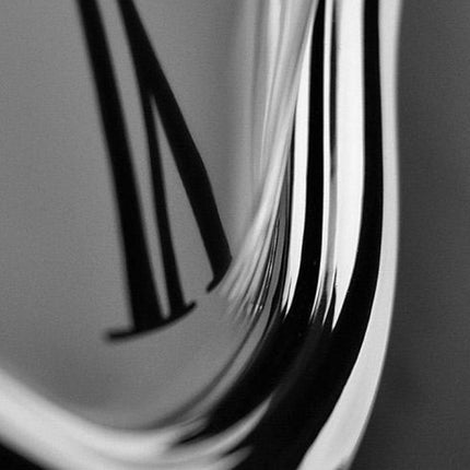 Smältande väggklocka inspirerad av Dali