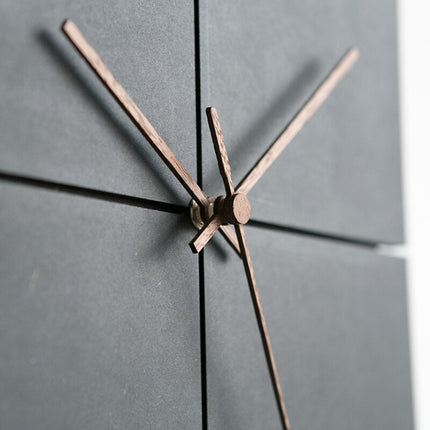 Svart fyrkantig väggklocka skandinavisk design