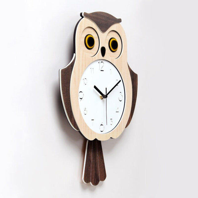 Modern väggklocka för barn med uggla
