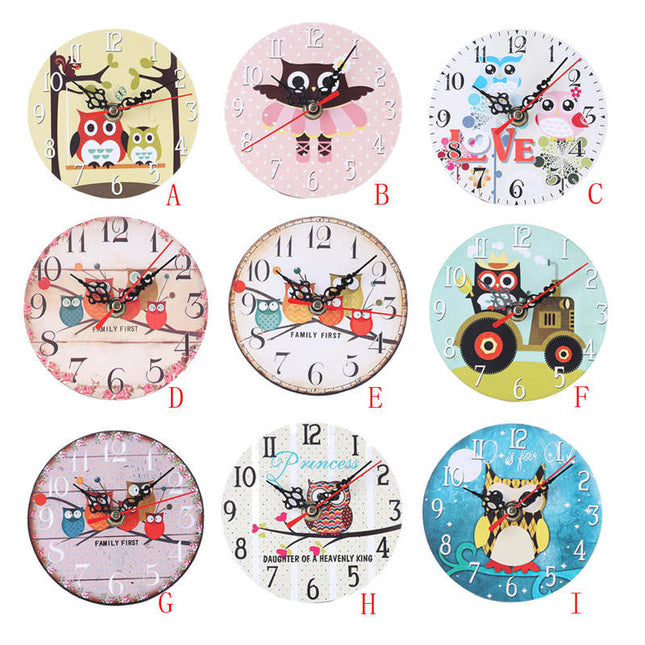 Söt barnklocka med uggla på traktor