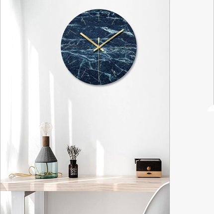 Väggklocka med marmorlook skandinavisk design