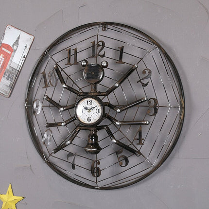 Industriell väggklocka i spindel design