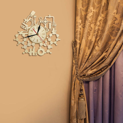 Väggklocka i trä med kemitema