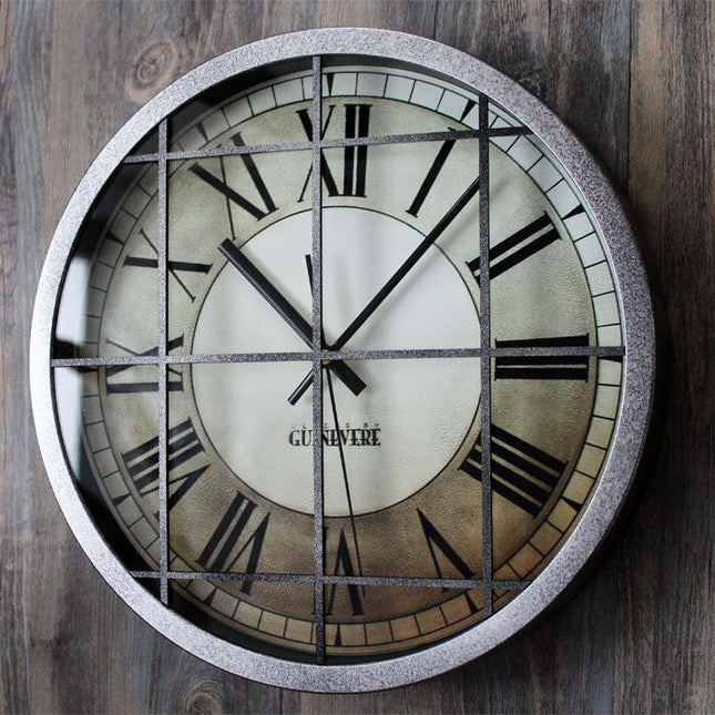 Industriell väggklocka i svart järn