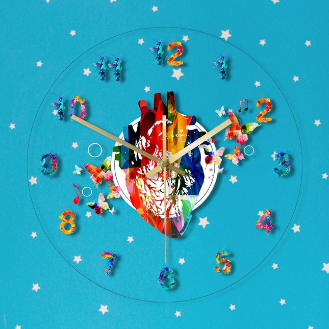 LED-väggklocka i akryl med hjärtmotiv