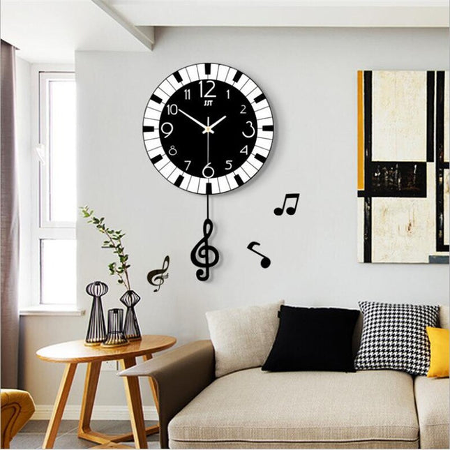 Väggklocka med design av musiknoter