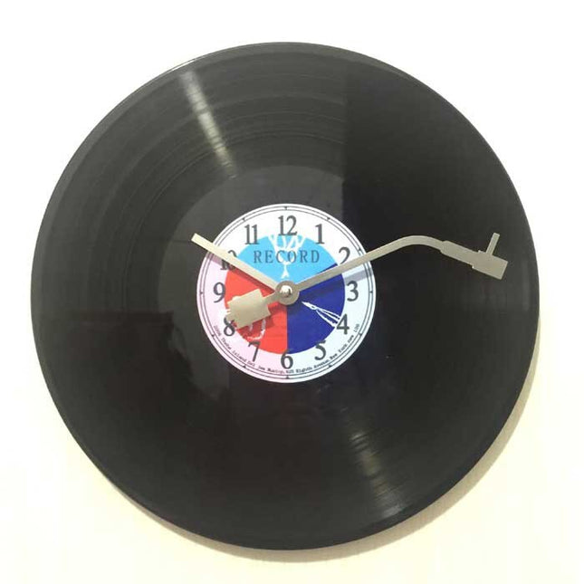 Väggklocka designad som en vinylspelare