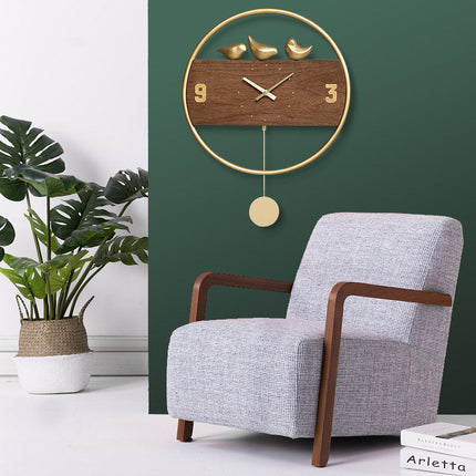 Design väggklocka i trä med fåglar