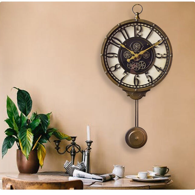 Antik väggklocka med pendel design