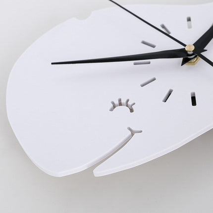 Väggklocka för barnrum i val-form