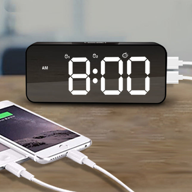 Modern digital bordsklocka med spegelskärm
