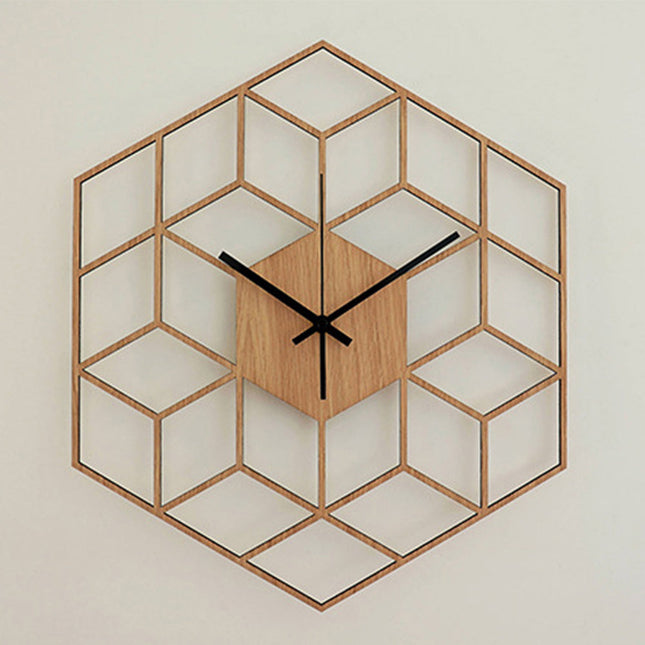 Geometrisk väggklocka i trä med kuber