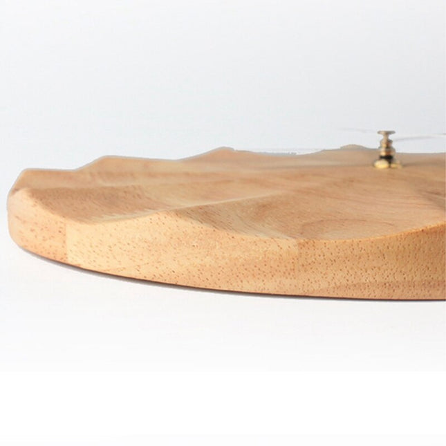 Modern väggklocka i geometriskt trä