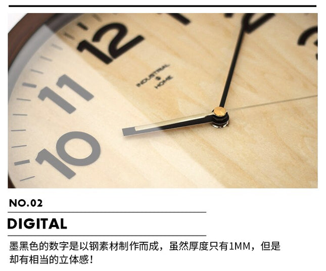 Tyst väggklocka i trä med glas