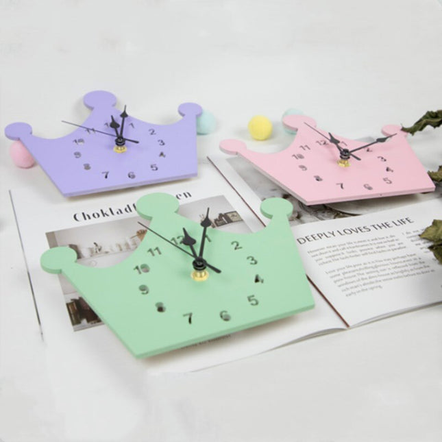 Lekfull väggklocka i form av kanin