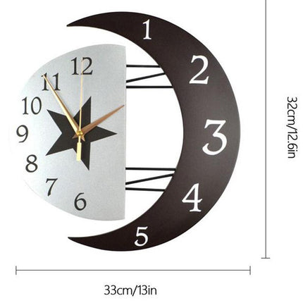 Väggklocka i form av en halvmåne