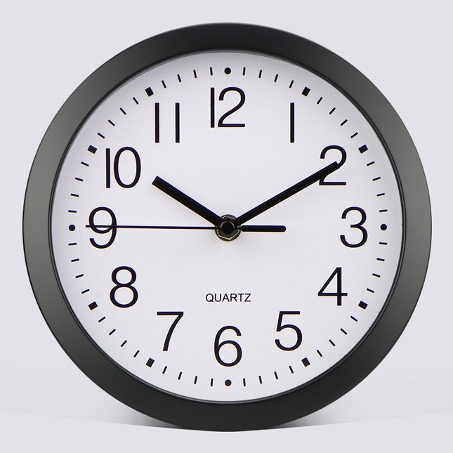 Klassisk rund vit väggklocka