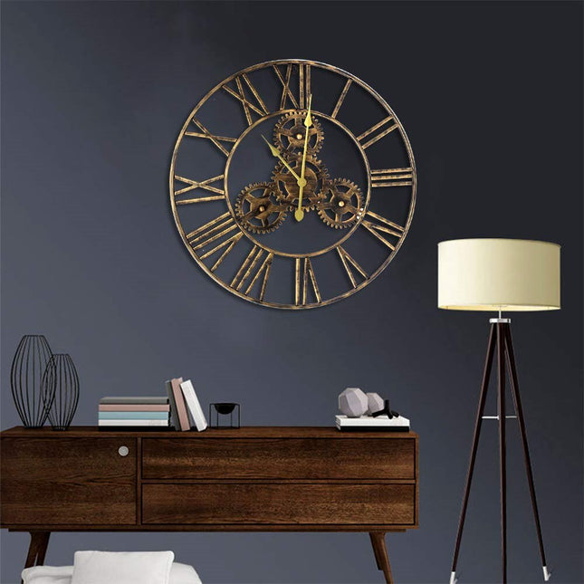 Stor metallklocka med romerska siffror