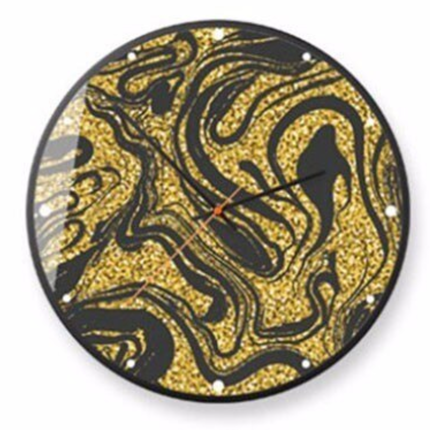 Rund väggklocka med abstrakt guldmönster