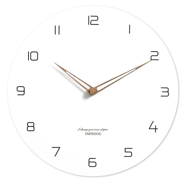 Tyst vit väggklocka för badrum