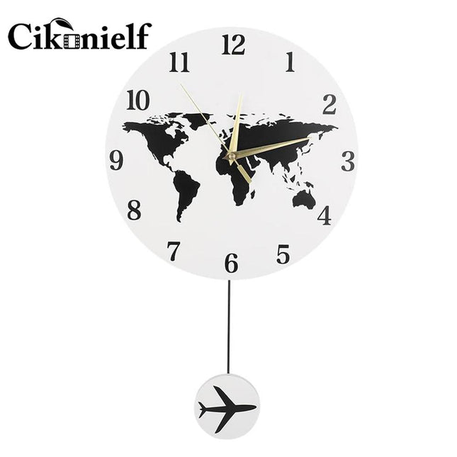 Väggklocka med världskarta och pendel