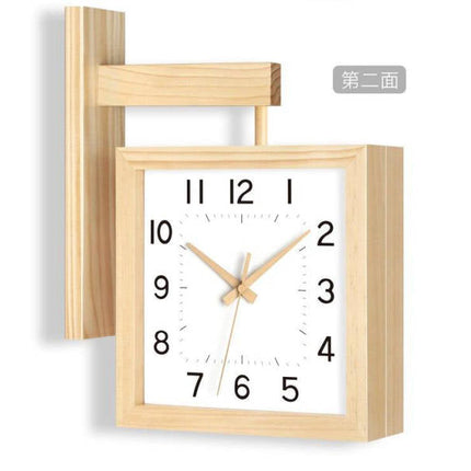 Fyrkantig dubbelsidig väggklocka i trä