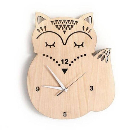 Väggklocka i trä formad som uggla