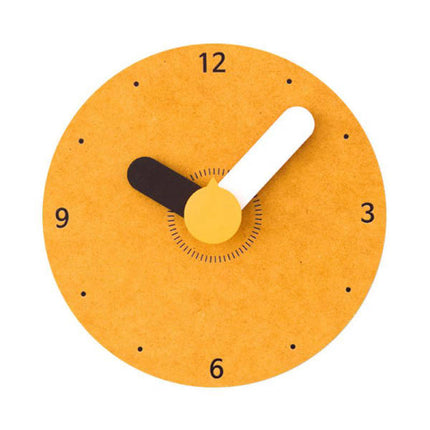 Modern väggklocka med stora visare