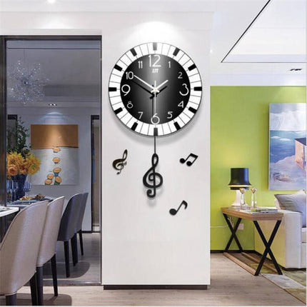 Väggklocka med design av musiknoter