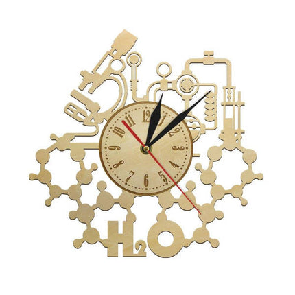 Väggklocka i trä med kemitema