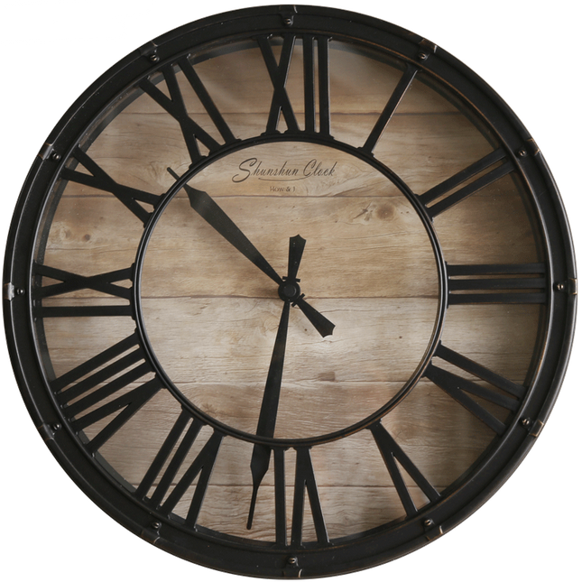 Klassisk väggklocka i industriell stil