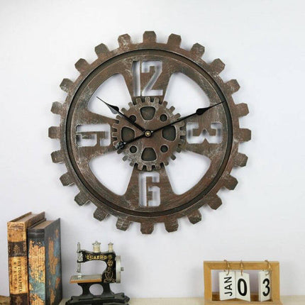 Stor väggklocka formad som kugghjul