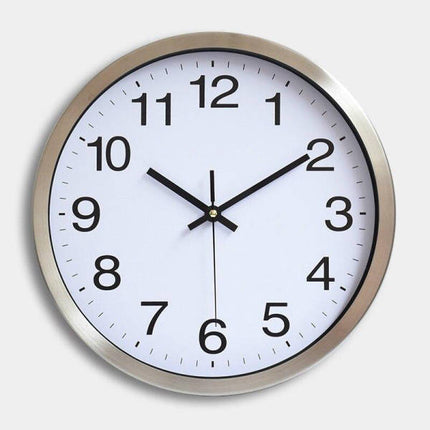 Enkel väggklocka med silverram