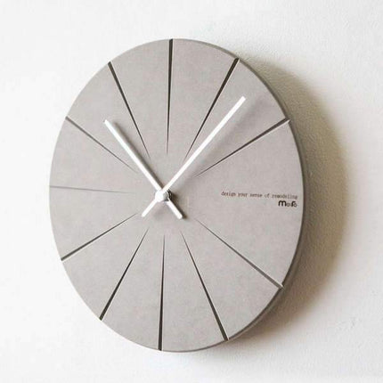 Svart minimalistisk väggklocka utan siffror