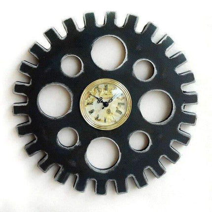 Industriell väggklocka designad som kugghjul