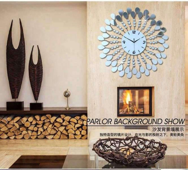 Stor väggklocka påfågel design silver