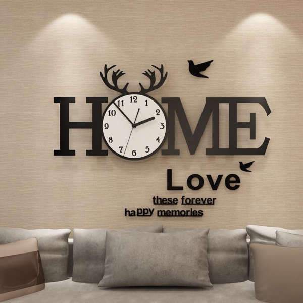Dekorativ väggklocka med texten HOME