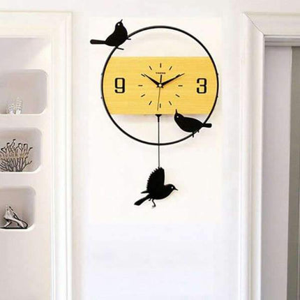 Väggklocka med fågelbo design trä