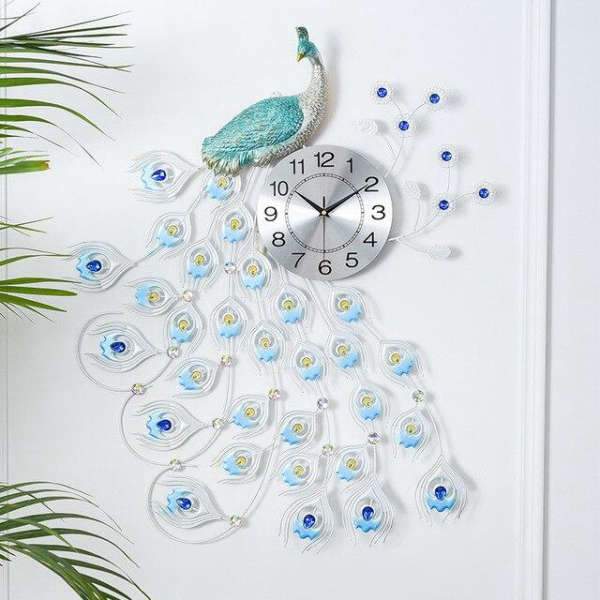 Stor blå väggklocka med påfågelmotiv