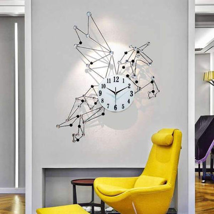 Väggklocka design pegasus med kristaller