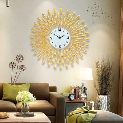 Jättestor guld väggklocka sol design