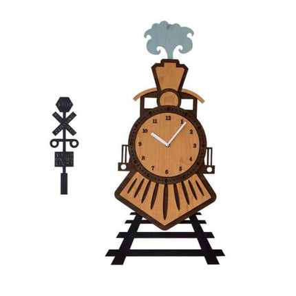 Stor väggklocka i trä tågmotiv