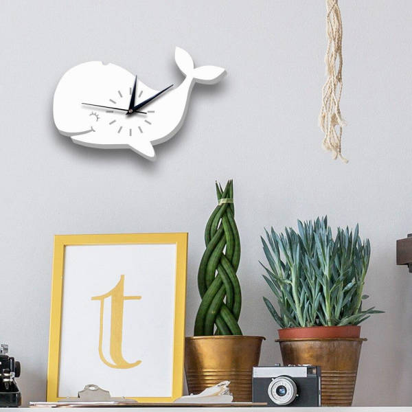 Väggklocka för barnrum i val-form