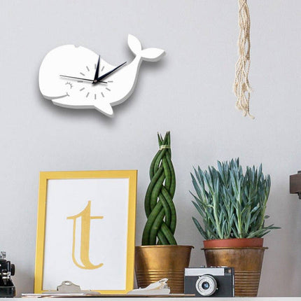 Väggklocka för barnrum i val-form