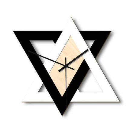 Geometrisk väggklocka triangel i trä