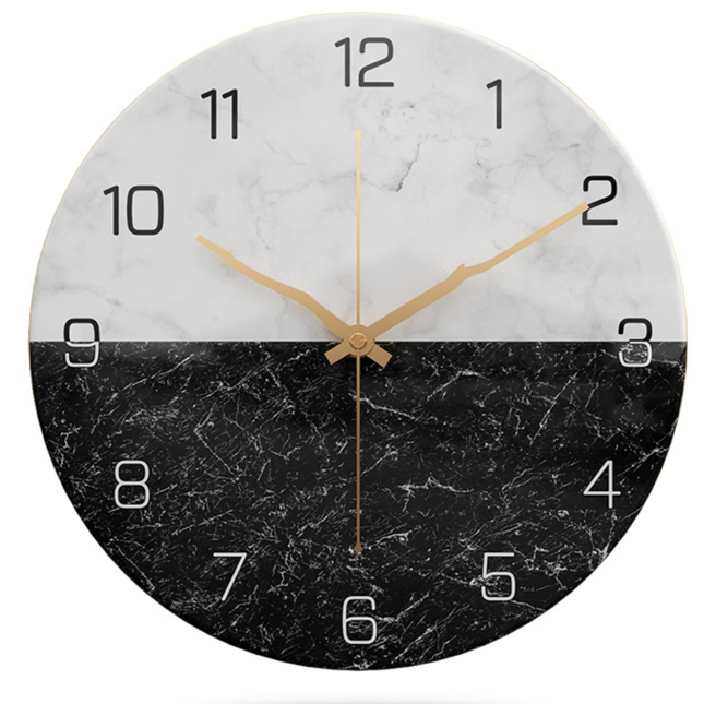 Designad väggklocka med marmor effekt